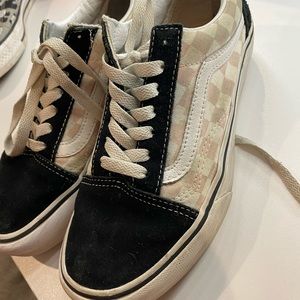 Low top Vans (pink checker)
